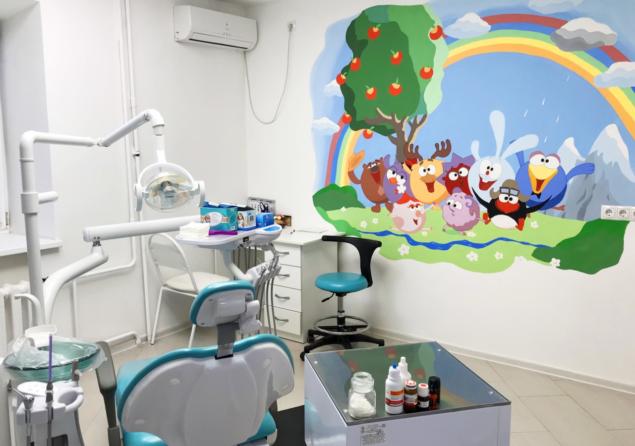 Детские стоматологии стоматология. Детская стоматология Тюмень Широтная. Детский стоматологический кабинет.