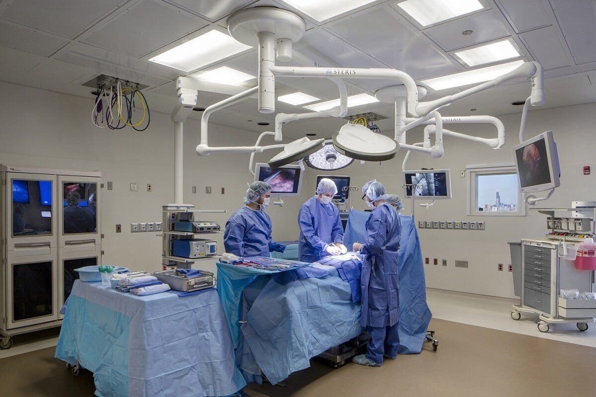 Фото операционной в больнице от первого лица