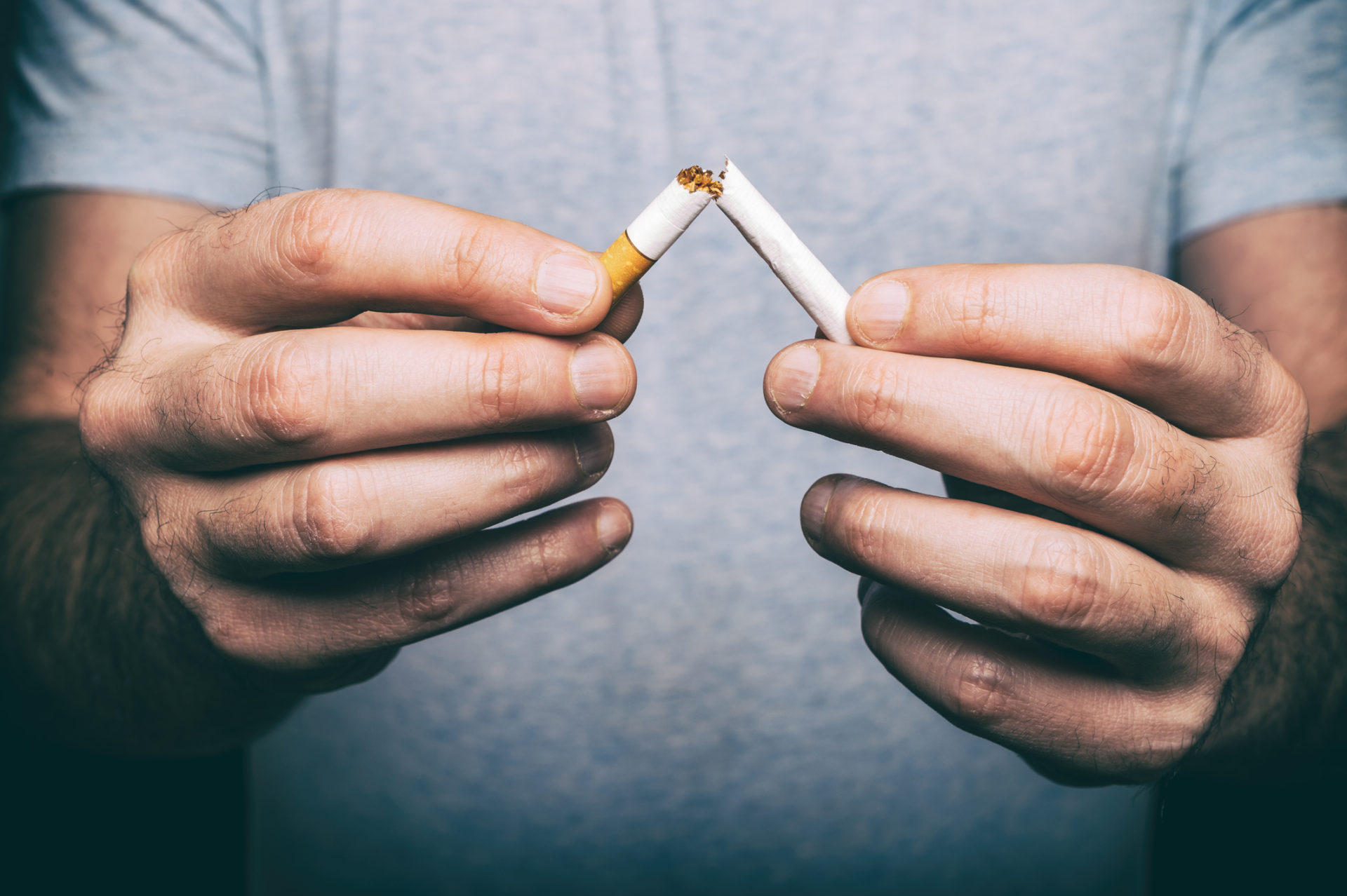 Потребление табака в России снизилось на треть